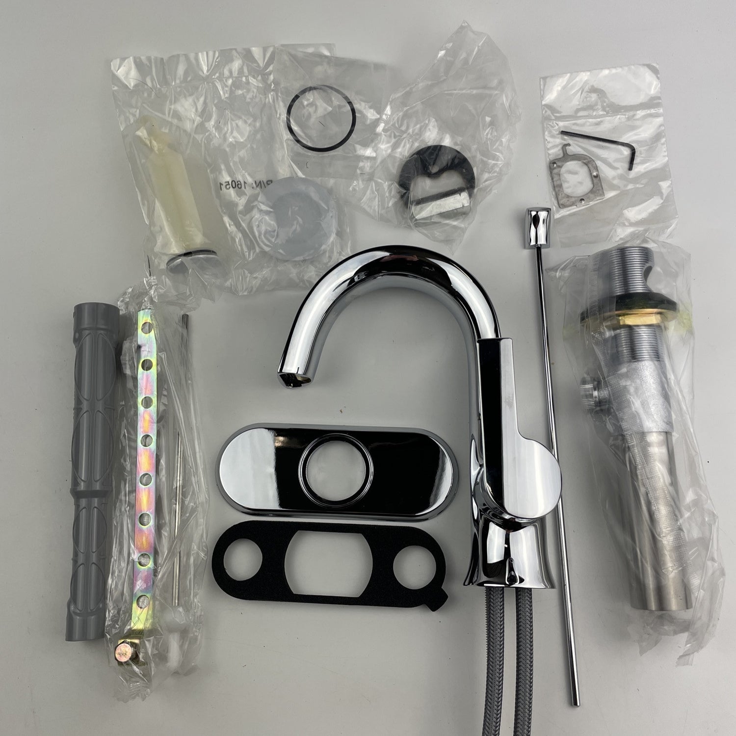 (READ) Moen S6910 Doux One-Handle Single Hole Bathroom Faucet - Chrome