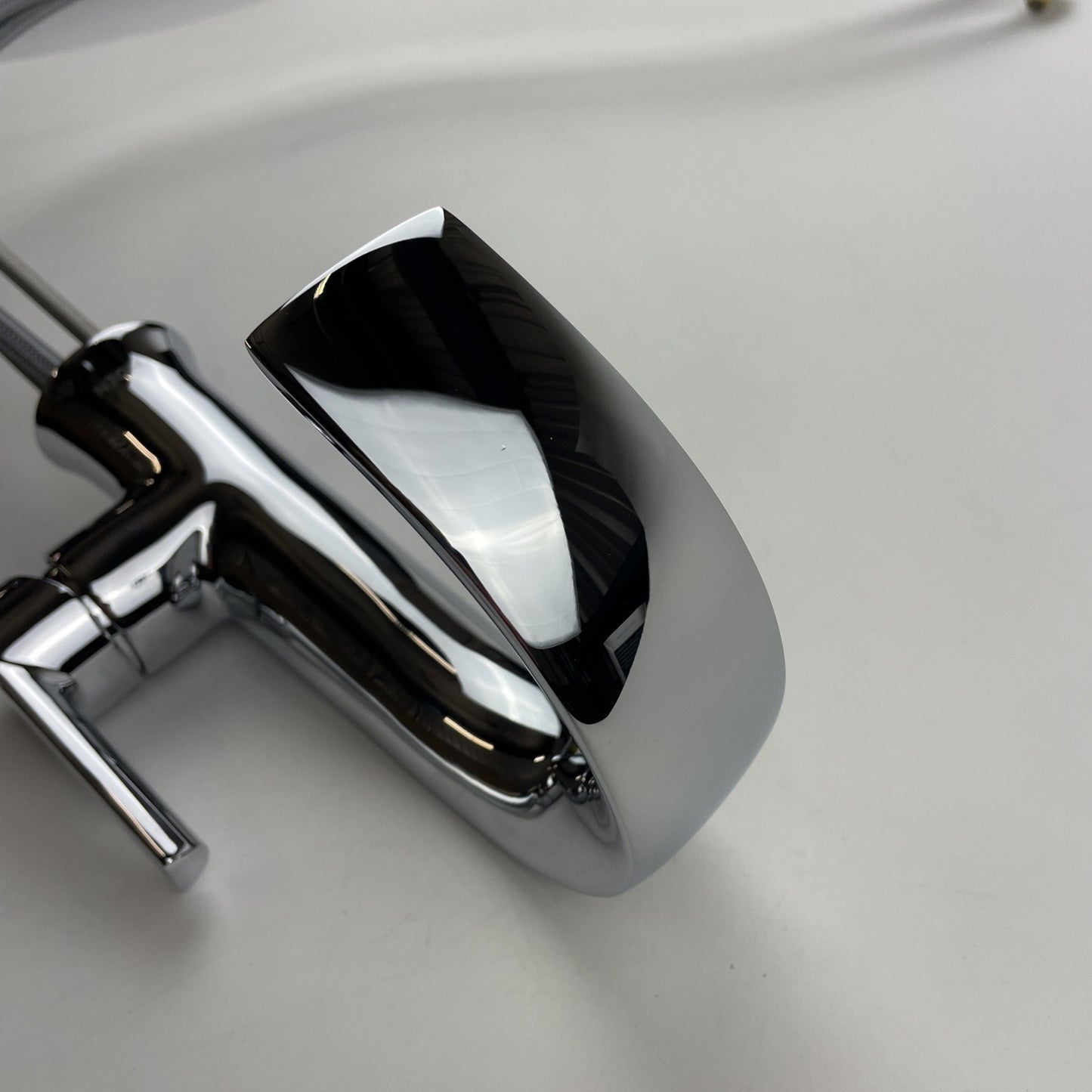 (READ) Moen S6910 Doux One-Handle Single Hole Bathroom Faucet - Chrome