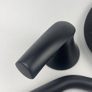 Moen 82137BL Graeden 6-Spray Magnetix Tub & Shower Faucet with Valve Matte Black